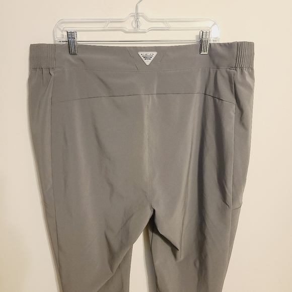 Columbia | Women's Gray Hiking or Workout Pants (Size XL) - Picture 10 of 13